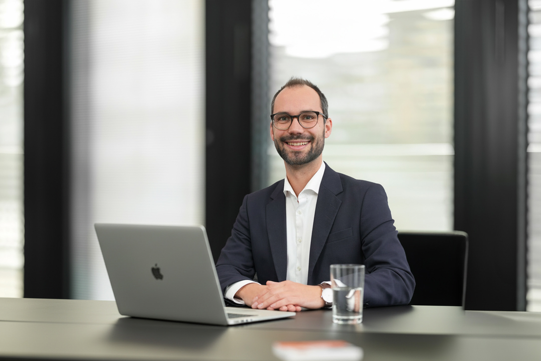 Dr. Thorsten Bischof